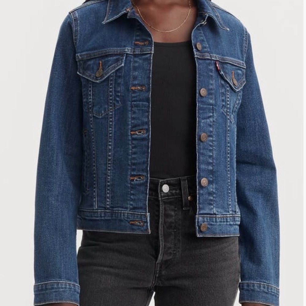 ✂️✂️ Now Trending! NWT Levi’s Denim Jacket
Final Reduction unless bundled.